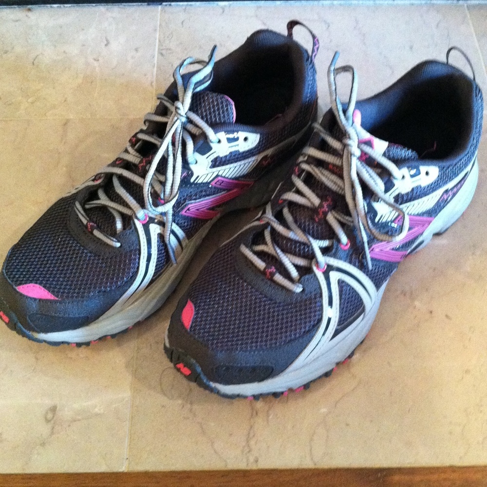 New Balance Women's Gray and Pink Running Shoes